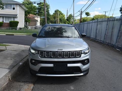Used 2025 Jeep Compass Limited AWD/4WD image 2