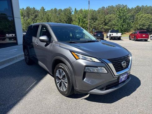 Used 2023 Nissan Rogue SV FWD image 3