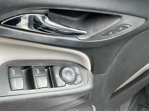 Used 2022 Chevrolet Equinox LS image 17