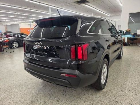 Used 2023 Kia Sorento LX FWD image 4