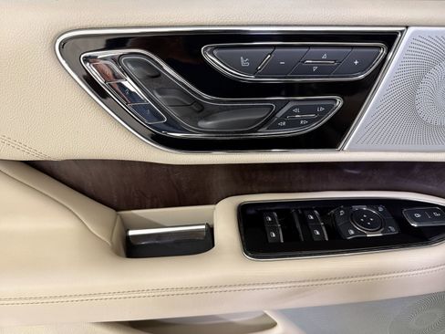 Used 2021 Lincoln Navigator Reserve AWD/4WD image 11