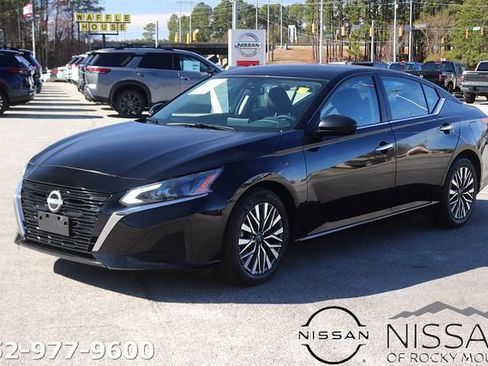 Used 2024 Nissan Altima 2.5 SV image 3
