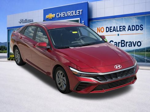 Used 2024 Hyundai Elantra SEL FWD image 11