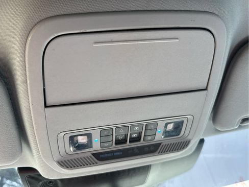 Used 2020 Ford Explorer XLT w/ Equipment Group 202A image 42