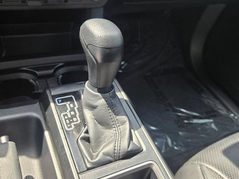 Used 2022 Toyota Tacoma SR w/ SR Convenience Package RWD image 17