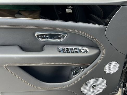 Used 2023 Bentley Bentayga image 29