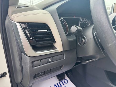 Used 2023 Nissan Rogue SV image 18