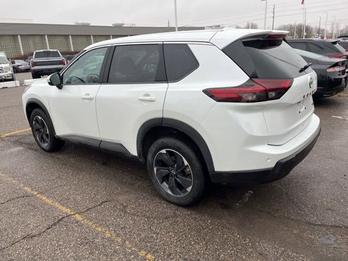 Used 2025 Nissan Rogue SV image 10