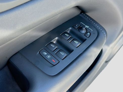 Used 2023 Volvo XC60 B5 Ultimate w/ Climate Package image 24