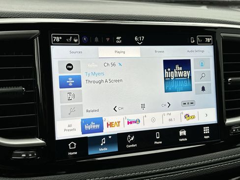 New 2026 Chrysler Pacifica Select w/ S Appearance Package image 17