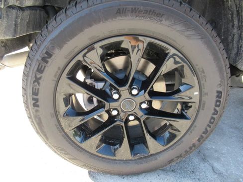 Used 2024 Jeep Wrangler Unlimited Sahara AWD/4WD image 5