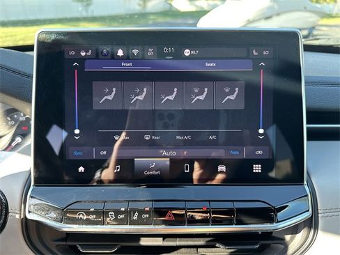 Used 2024 Jeep Compass Limited image 27