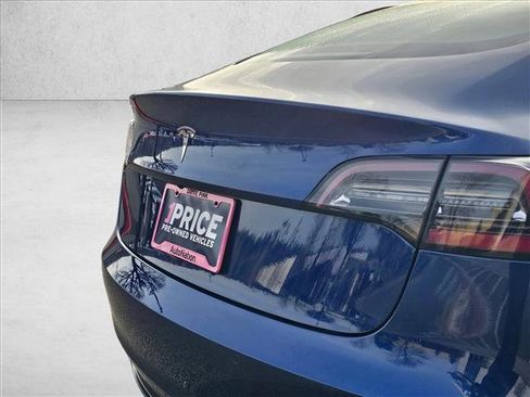 Used 2019 Tesla Model 3 Standard Range image 9