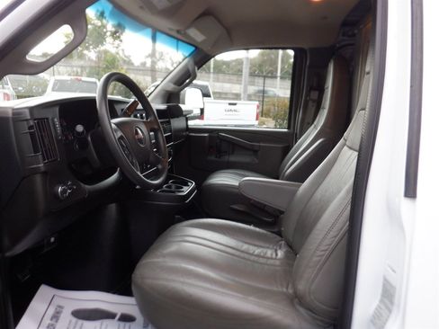 Used 2023 GMC Savana 2500 w/ Driver Convenience Package image 10