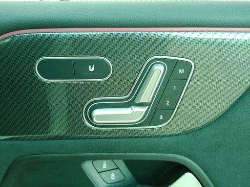 Used 2021 Mercedes-Benz GLB 250 image 21