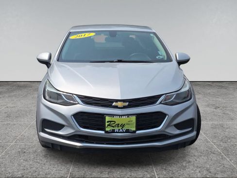 Used 2017 Chevrolet Cruze LT w/ Convenience Package FWD image 2