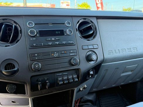 Used 2015 Ford F550 2WD Regular Cab Super Duty image 13