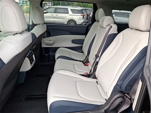 New 2026 Kia Carnival SX image 6