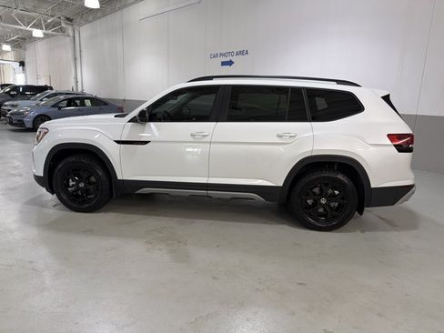 Certified 2026 Volkswagen Atlas Peak Edition AWD/4WD image 5
