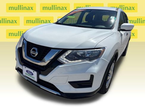 Used 2017 Nissan Rogue S image 9