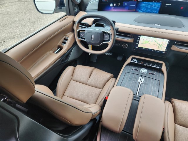 New 2027 Lincoln Navigator L Black Label AWD/4WD image 10