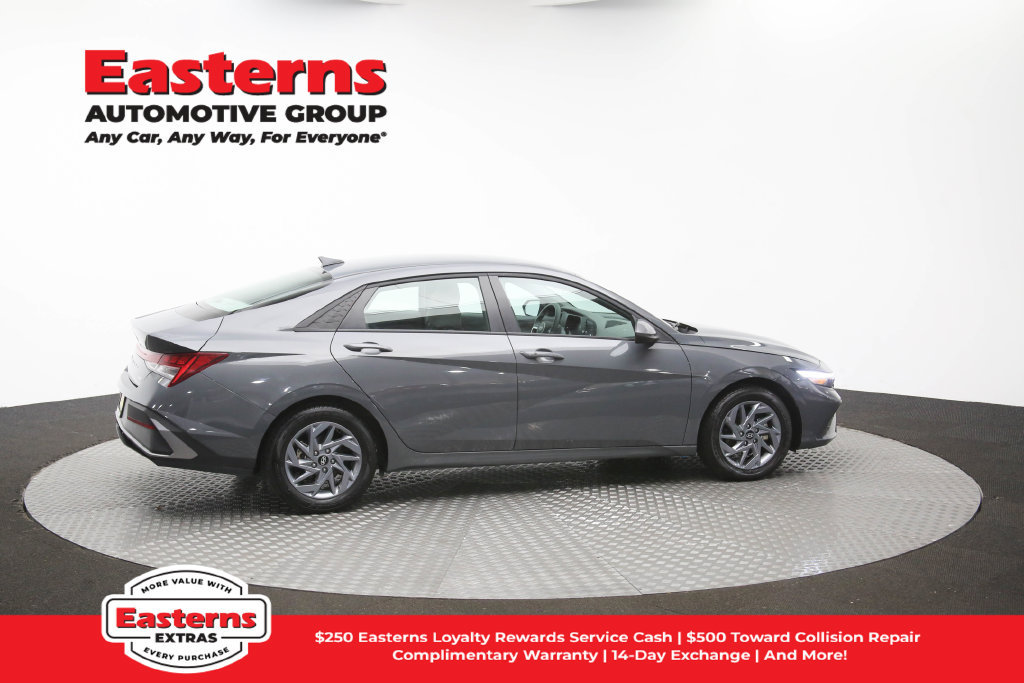 Used 2025 Hyundai Elantra Hybrid FWD image 43