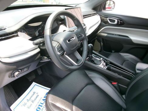 Used 2025 Jeep Compass Limited AWD/4WD image 13