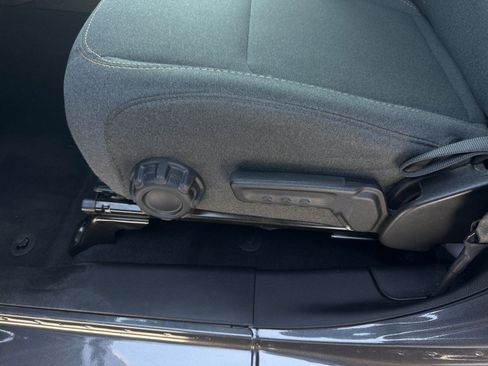 Used 2025 Jeep Wrangler Sahara image 22