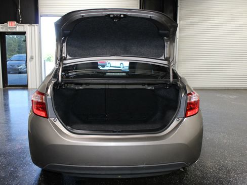 Used 2019 Toyota Corolla LE FWD image 28