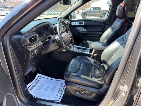 Used 2020 Ford Explorer Platinum w/ Premium Technology Package image 15