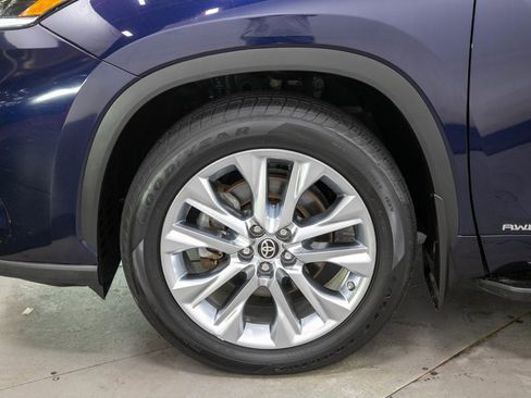 Used 2024 Toyota Highlander Limited AWD/4WD image 29