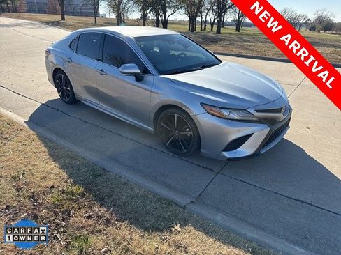 Used 2018 Toyota Camry XSE image 1