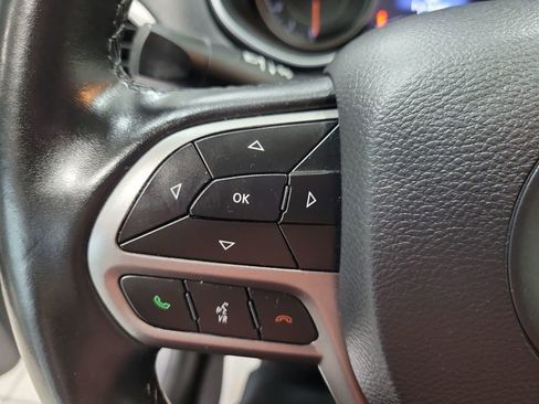 Used 2019 Jeep Cherokee Limited image 37