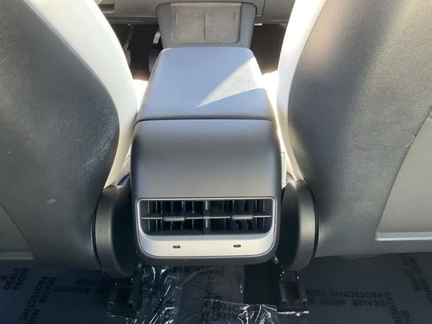 Used 2023 Tesla Model 3 Standard Range image 34