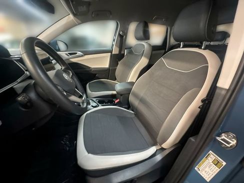 Certified 2025 Volkswagen Taos SE AWD/4WD image 14