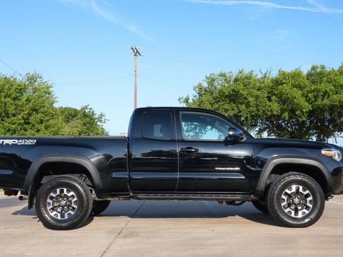 Used 2016 Toyota Tacoma TRD Off-Road AWD/4WD image 14