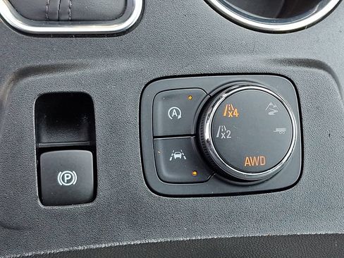 Used 2023 Chevrolet Traverse Premier w/ Redline Edition AWD/4WD image 27