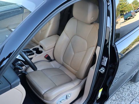 Used 2020 Porsche Macan image 39