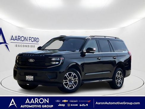 Used 2025 Ford Expedition Active AWD/4WD image 1