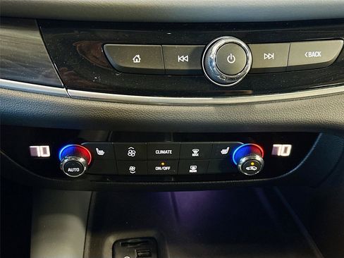 Used 2020 Buick Enclave Essence FWD image 16