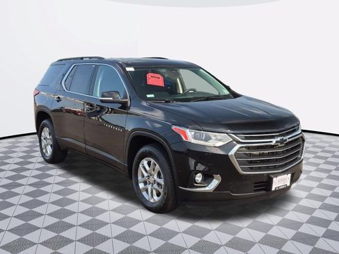 Certified 2021 Chevrolet Traverse LT FWD image 2