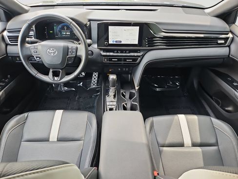 Used 2025 Toyota Camry SE FWD image 16