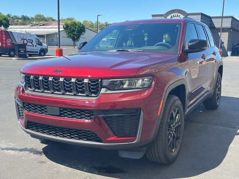 New 2026 Jeep Grand Cherokee Altitude AWD/4WD image 3