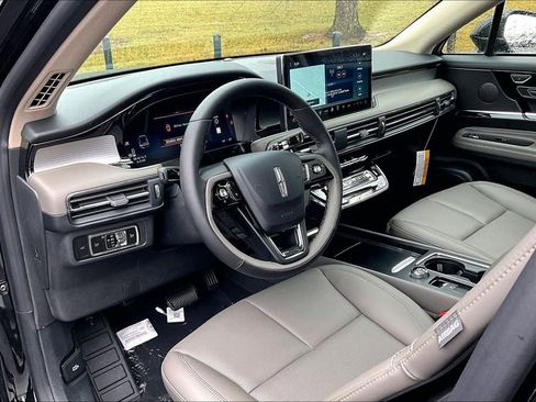 New 2026 Lincoln Corsair Premiere image 6