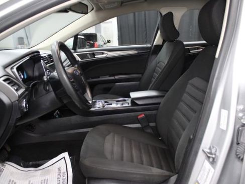 Used 2019 Ford Fusion SE image 11