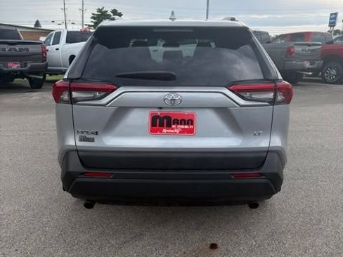Used 2019 Toyota RAV4 LE FWD image 4