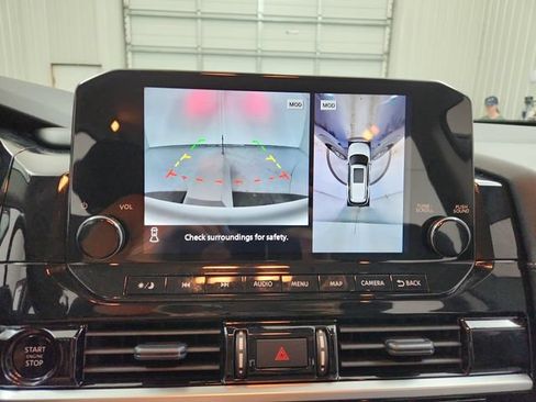 Used 2025 Nissan Pathfinder SL FWD image 28