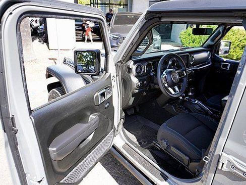 Certified 2023 Jeep Wrangler Unlimited Rubicon 4xe AWD/4WD image 38