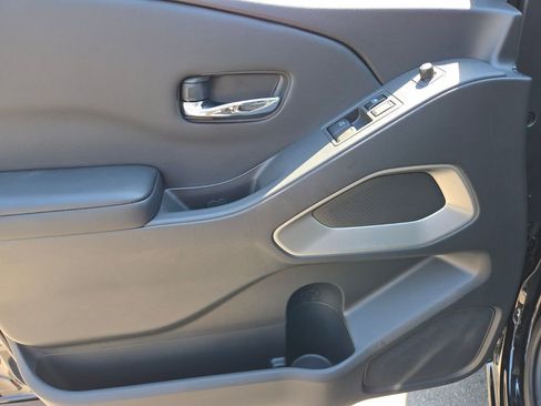 New 2025 Nissan Frontier SV w/ SV Convenience Package image 9