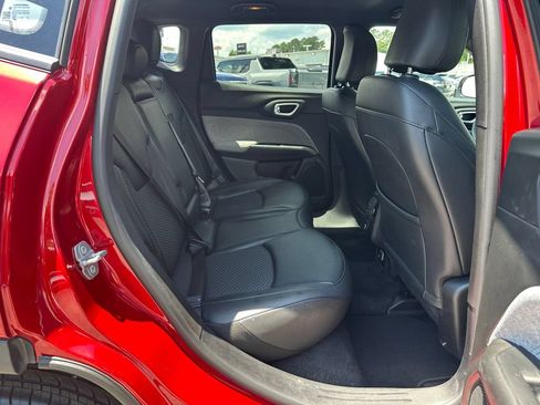 Used 2025 Jeep Compass Latitude AWD/4WD image 15